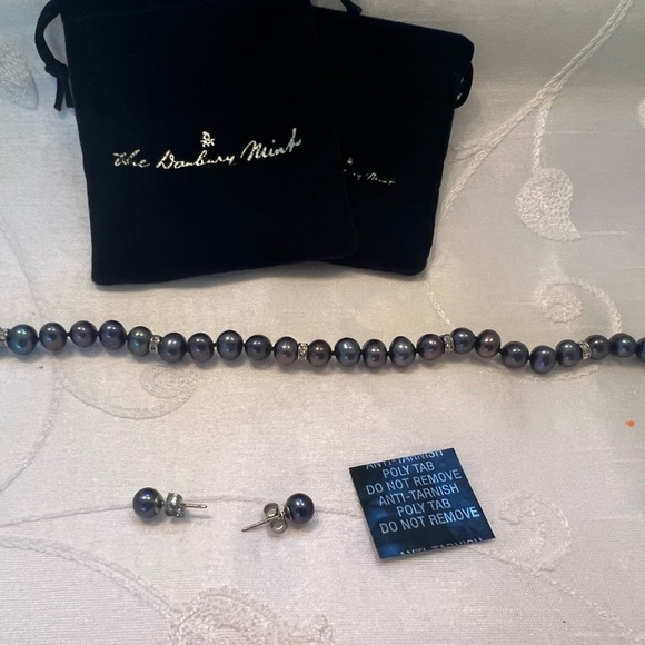 Polynesian Black Pearls with stud earrings - Picture 6 of 9